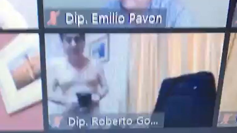 Diputado paraguayo apareció en ropa interior durante sesión: 