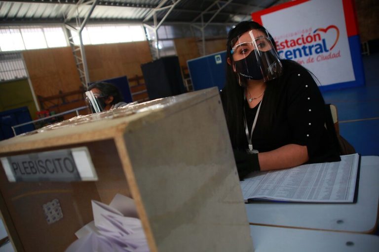 Vocales de mesa para el plebiscito: Conoce cuáles son las causales para excusarse