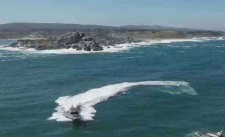Con robot submarino y hasta un vidente buscan a hombre arrastrado por el mar en Isla Negra