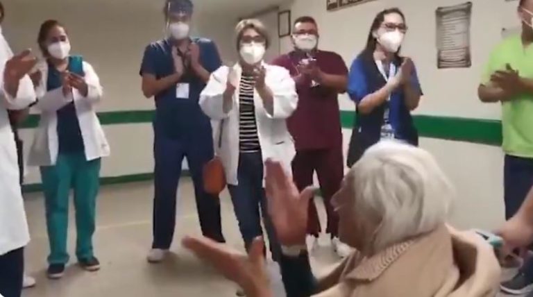 Anciana de 103 años abandonó el hospital tras superar el coronavirus: Se fue entre aplausos