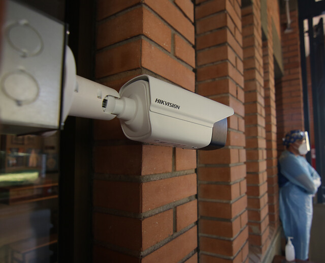 Con cámaras térmicas y transmisión en vivo: Así fue el regreso a clases del colegio Tabancura