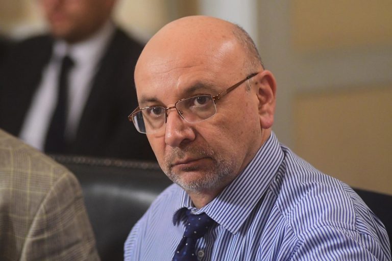 Castro por datos en pandemia: “No me extrañaría que el presidente supiera que existía un sistema dual”