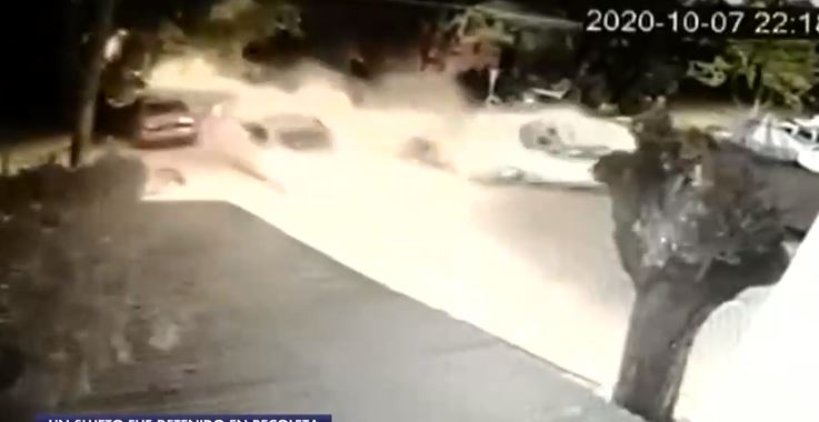 Menor que era perseguido tras encerrona chocó a vehículo con una familia al interior