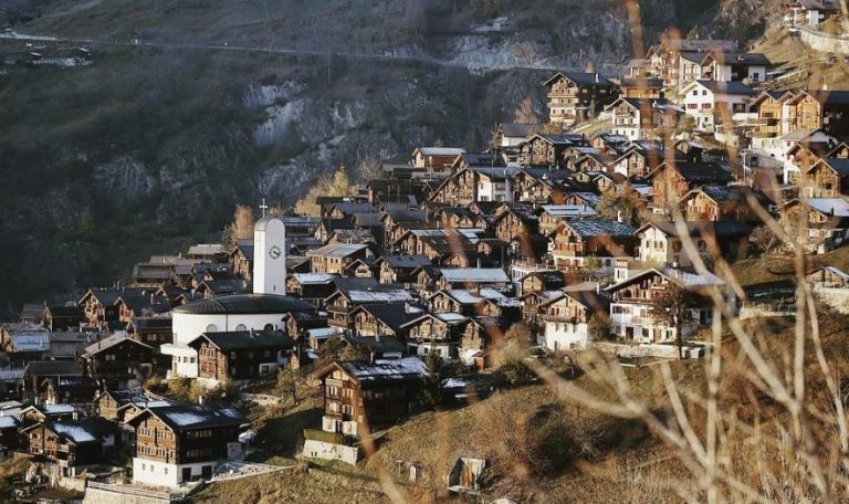 ¿Quién dijo yo? Ofrecen 70 mil euros para vivir en un pueblo en Suiza, pero con estos requisitos