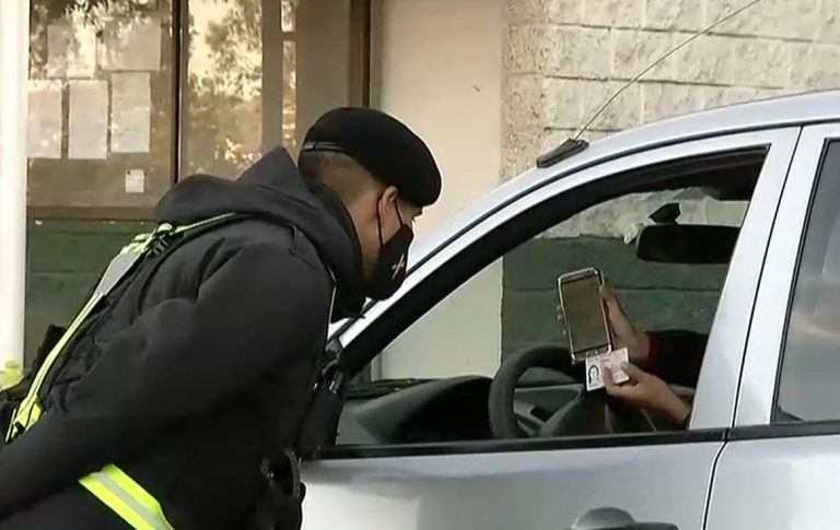 Pese a inicio de cordones sanitarios: Más de 90 mil vehículos han salido de la capital