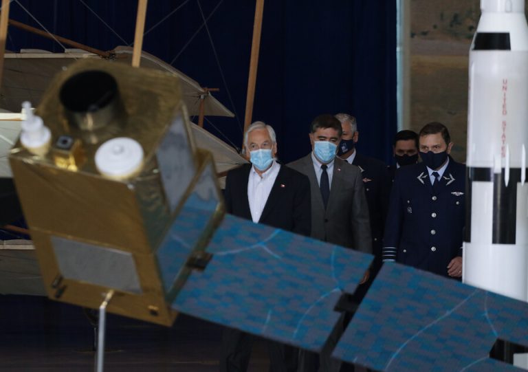 Presentan nuevo sistema nacional satelital: Incluirá estaciones terrestres en Antofagasta, Santiago y Punta Arenas