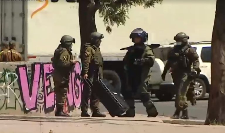 Operativo en Plaza Italia: Carabineros evacuó un bus y desvió el tránsito por 