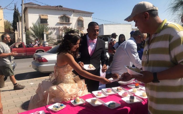 Adolescente mexicana festejó su cumpleaños número 15 con personas en situación de calle