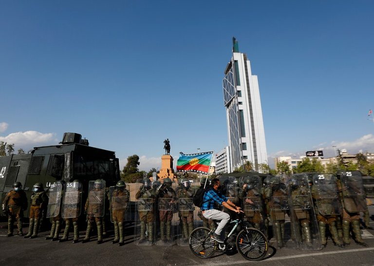 Preparativos por aniversario del 18-O: Carabineros desplegará a cerca de 40 mil funcionarios en el país