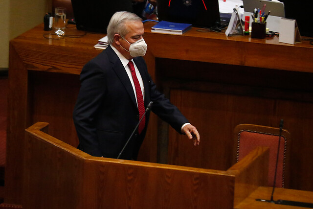 Mañalich pidió disculpas a alcaldes Barriga, Carter y Codina durante intervención por acusación constitucional