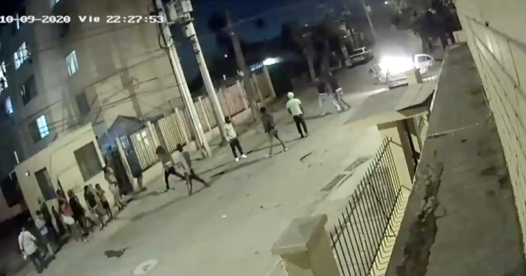 Disputa entre vecinos terminó con un auto quemado en Conchalí