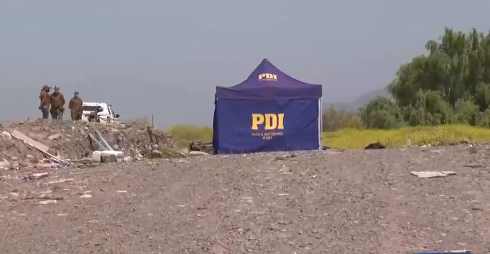 Hallan cuerpo de hombre con 5 impactos de bala en la ribera del Río Maipo