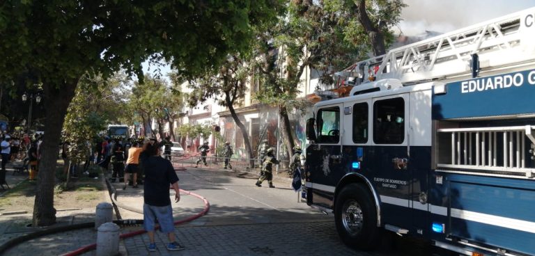 Nuevo incendio en el Barrio Yungay: Más de 30 carros de Bomberos acudieron a la emergencia