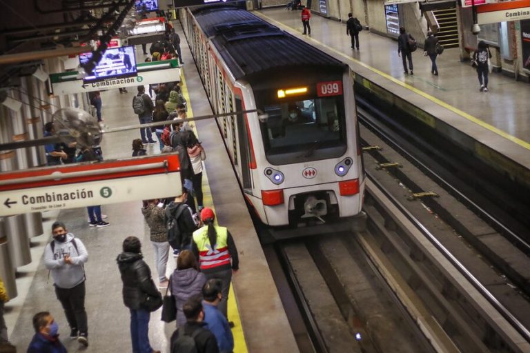 Reforzarán las medidas de seguridad en las estaciones del Metro por aniversario del 18-O