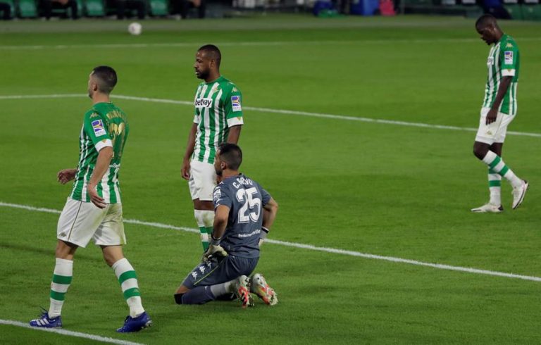 Betis de Bravo y Pellegrini sufrió una polémica derrota ante la Real Sociedad
