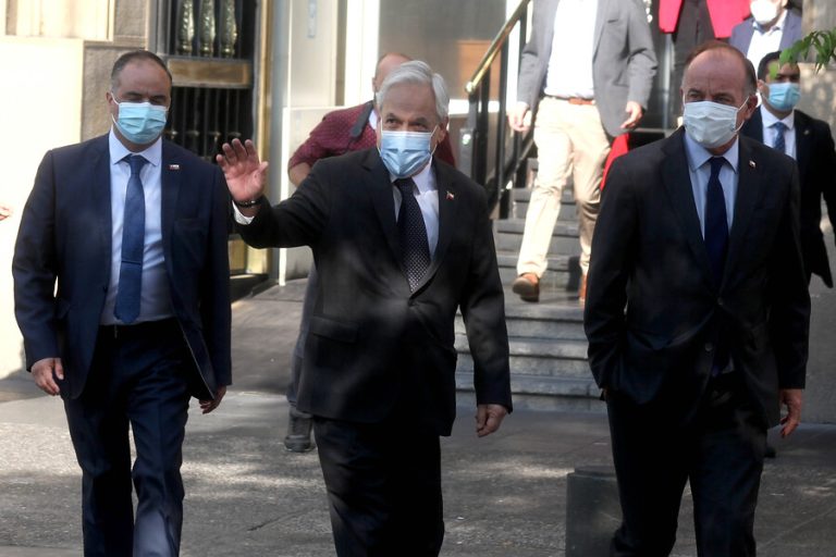 Cadem: Aprobación de Piñera suma un nuevo retroceso y cae a 16%