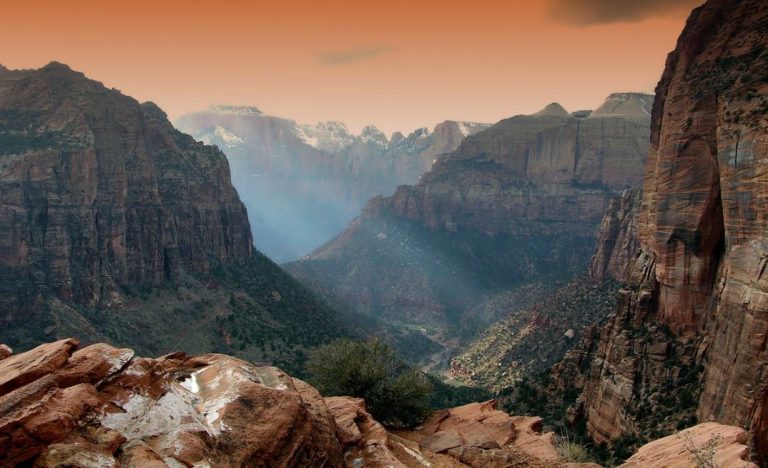 Encuentran con vida a excursionista que estuvo desaparecida dos semanas en parque nacional