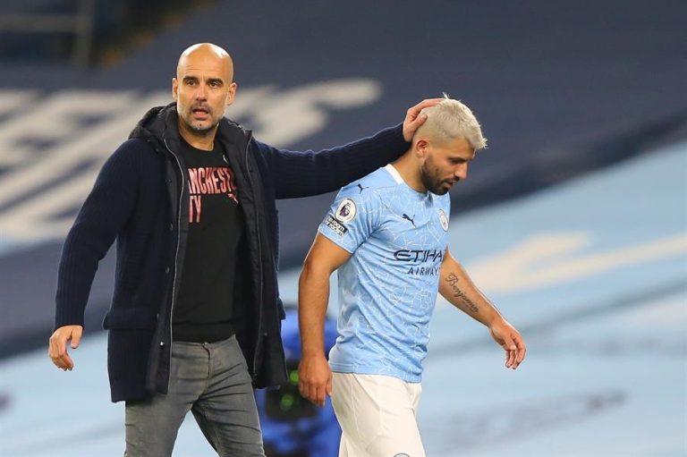 Guardiola defendió a Agüero tras lluvia de críticas por protestar tocando a jueza de línea por la espalda