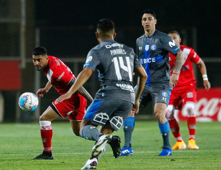 Se reanuda desde los 12 pasos: VAR confirmó penal para la UC en duelo suspendido ante Curicó