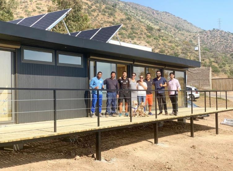 Ex jugador de la UC armó una casa sustentable en La Reina: Se demoró 4 meses