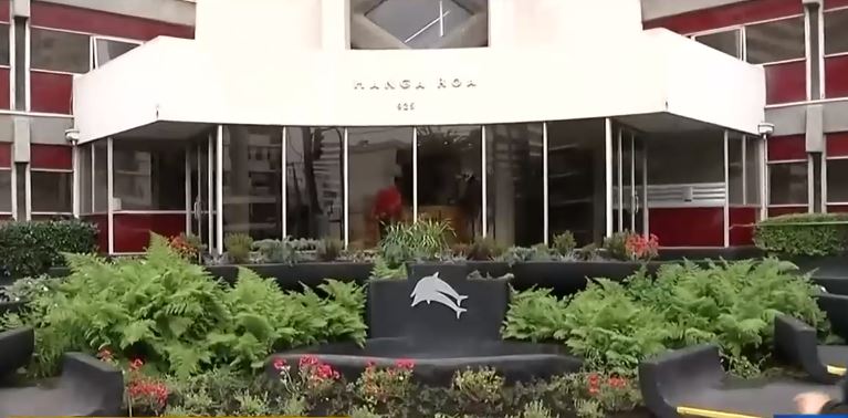 Acusado de violencia intrafamiliar murió tras caer desde un sexto piso: Intentaba huir de Carabineros