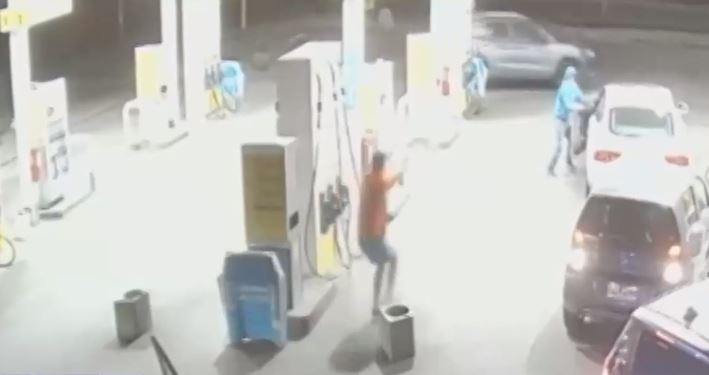 Funcionarios PDI frustraron robo en servicentro de Estación Central: Estaban en la misma fila