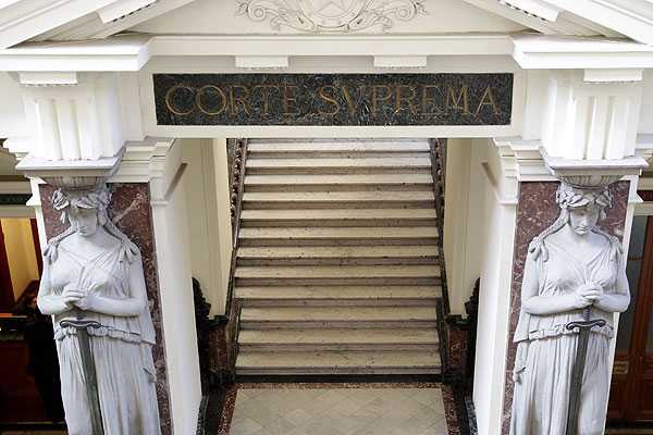 Polémica tras fallo de la Corte Suprema que no considera que insinuaciones y tocaciones sean acoso sexual