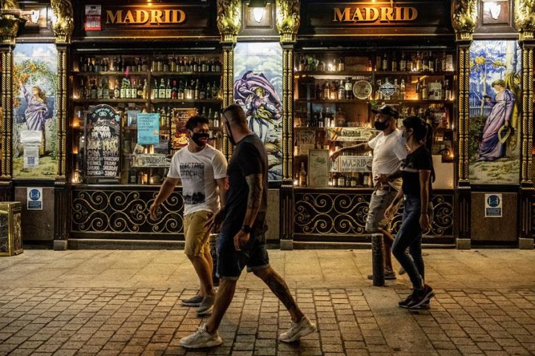 Madrid prohíbe la actividad nocturna ante aumento de casos de coronavirus