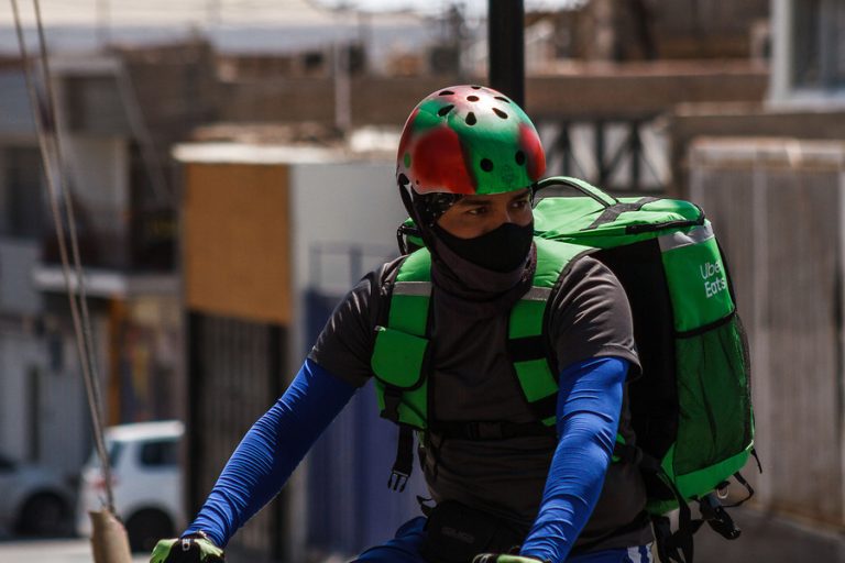 Se suma al listado de empresas que dejan país: Uber Eats informó que se va de Argentina