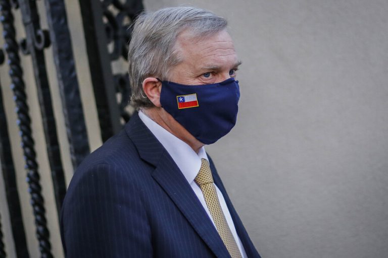 Diputado Vidal denunciará a J.A. Kast tras llamar a votar por opción del plebiscito