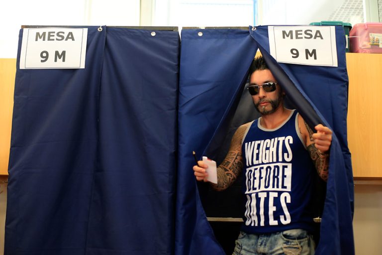 Viajó para votar: Chino Ríos se habría retirado de su local porque la mesa aún no estaba constituida