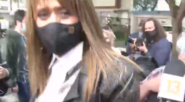 Senadora Van Rysselberghe fue increpada por manifestantes en local de votación