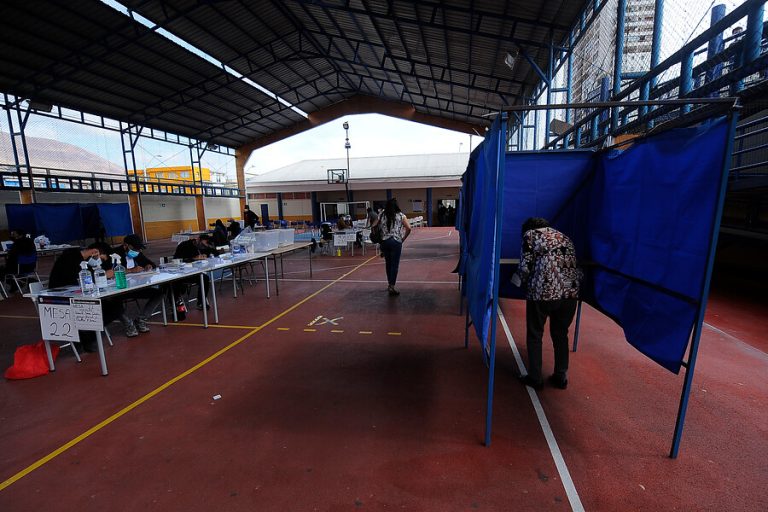 El Bosque: Mujer de 76 años falleció tras desmayarse cuando ingresaba a local de votación