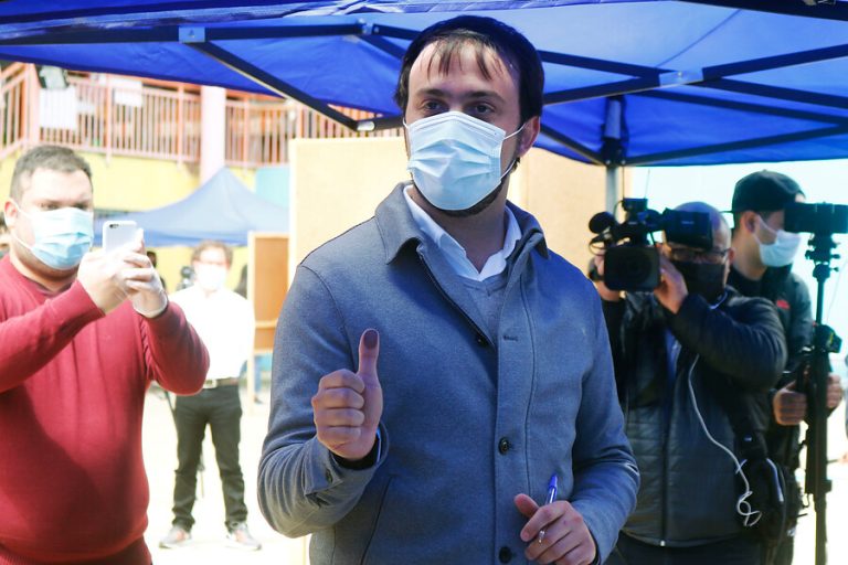 Sharp y primeros resultados del plebiscito: 