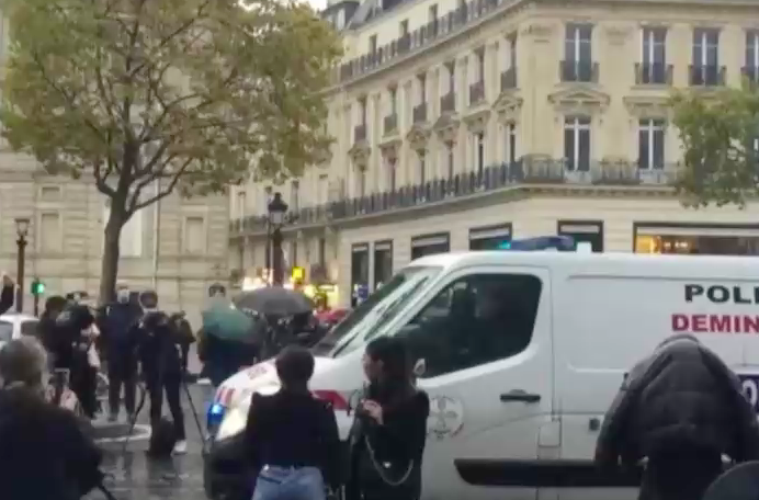 Arco del Triunfo fue evacuado por amenaza de bomba en París