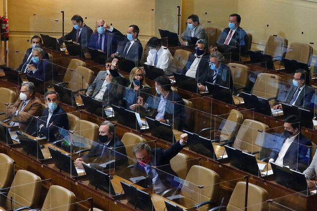 El proyecto de diputados RN (y un DC) para eliminar inhabilidad y que alcaldes puedan postular a otro cargo