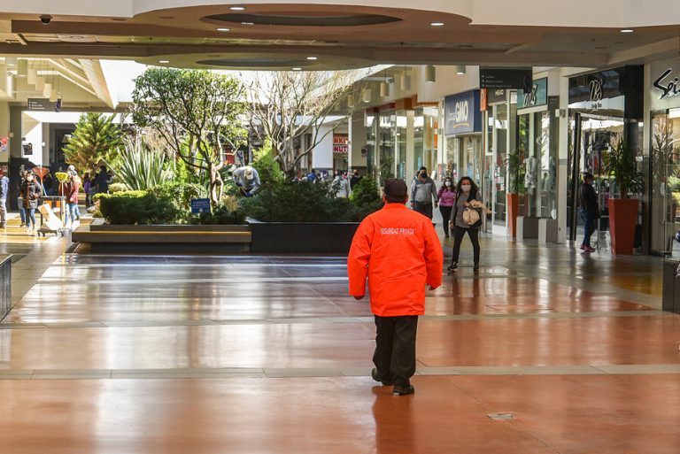 Guardia de seguridad fue apuñalado 27 veces por mujer que se negó a usar mascarilla
