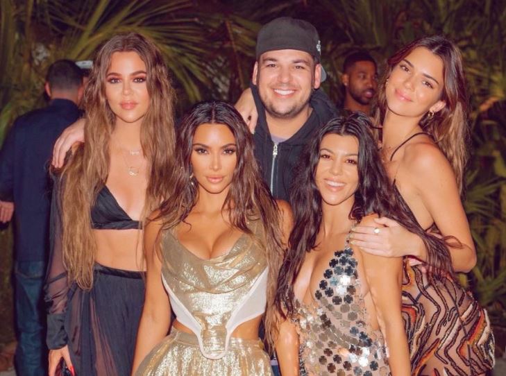 Kim Kardashian sorprendió a amigos con fiesta en isla privada para 