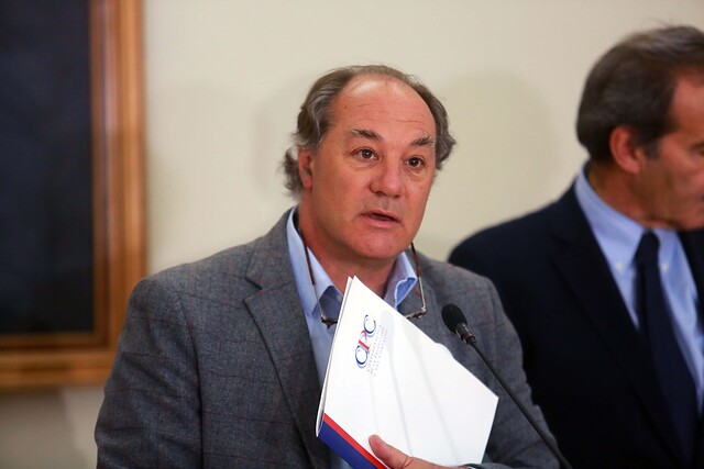 Juan Sutil advierte eventual quiebra de compañías de seguros si permiten retiro de rentas vitalicias