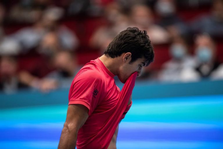 Cristian Garin no pudo ante un intratable Thiem que lo derrotó en Viena