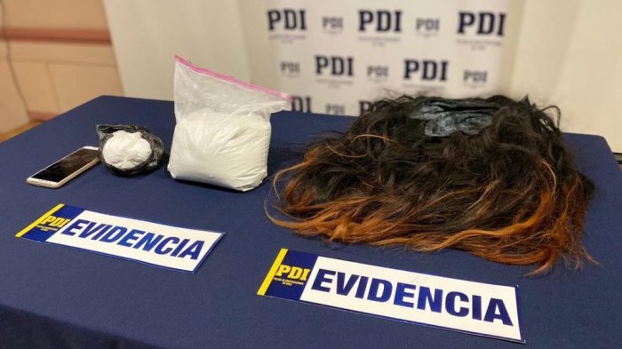 PDI detuvo a mujer que ocultaba droga en su peluca en Aeropuerto de Punta Arenas