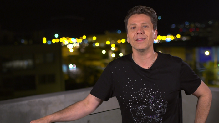 Hasta cantó una canción: Así es el impresionante departamento de Andrés de León