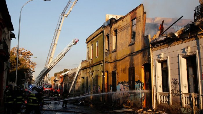 Más de 30 familias quedaron damnificadas por gigantesco incendio en Barrio Brasil
