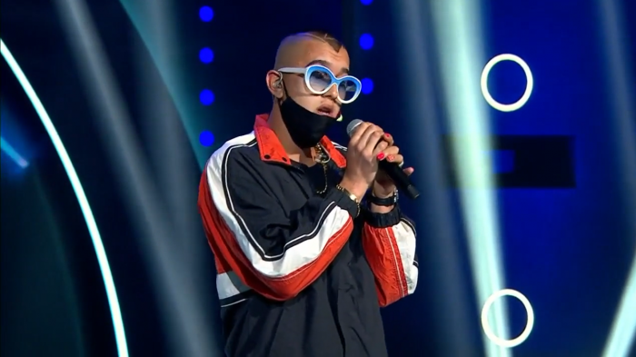¿Desafinó? Imitador de Bad Bunny fue enviado al duelo de eliminación