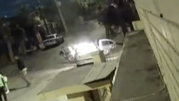 Conflicto entre vecinos terminó con auto quemado en Conchalí