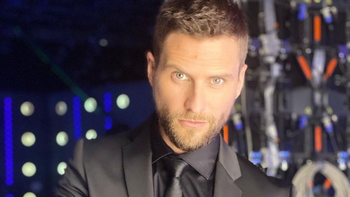 Con torso desnudo y una balada romántica: La impactante foto de Jean Philippe Cretton que encendió las redes sociales en segundos