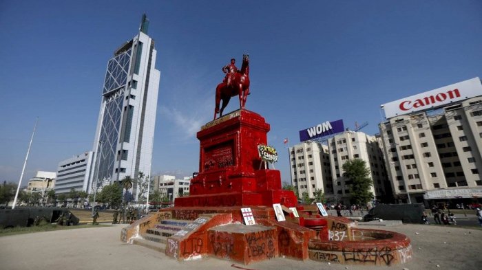 ¿Se debe trasladar el monumento al general Baquedano?