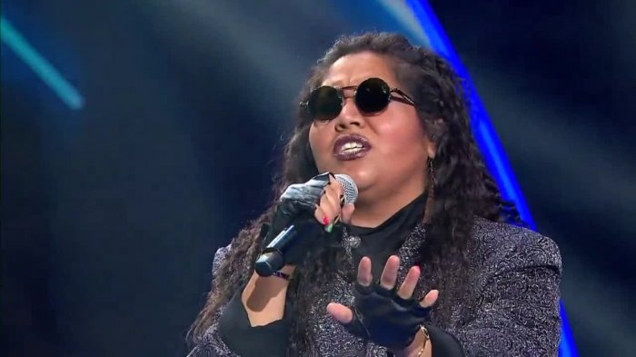 Con tarea para la casa: Whitney Houston tendrá que practicar aún más con su voz