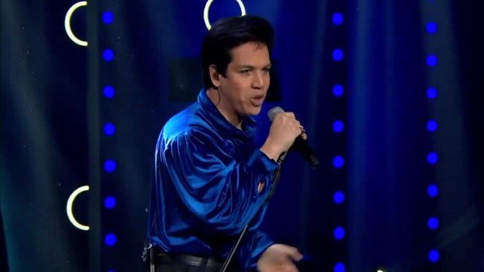 Elvis Presley sacudió la pista de Yo Soy con enérgica puesta en escena