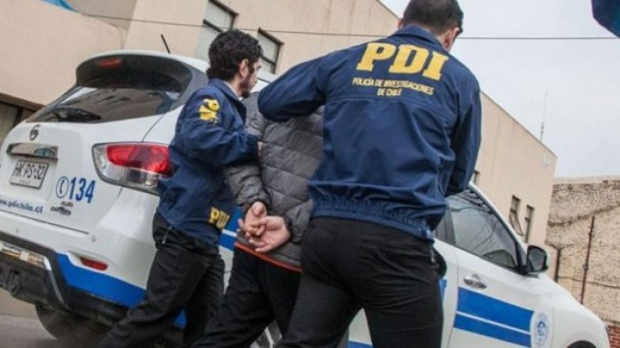 Funcionarios de la PDI frustraron robo de vehículo en servicentro de Estación Central